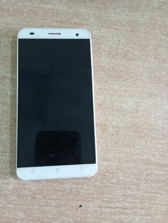 Мобільний телефон Fly ,білого кольору, бувший у користуванні, в неробочому стані