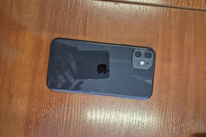Конфісковане майно за рішенням суду: мобільний телефон марки Iphone модель 11 чорного кольору, б/в, без зарядного пристрою, в кількості 1 шт.