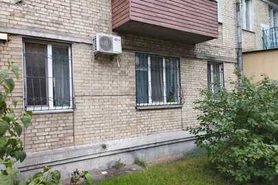 Двокімнатна квартира, загальною площею 45,3 кв.м., житловою площею 27,0 кв.м., за адресою: м. Київ, проспект Соборності, буд. 16, кв. 62