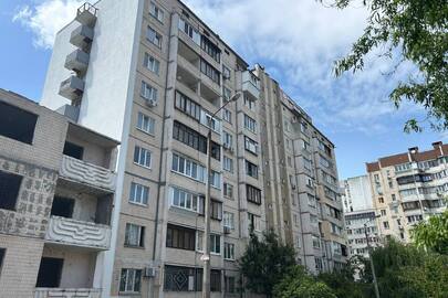 Однокімнатна квартира, загальною площею 36,8 кв.м., житловою площею 19,1 кв.м., за адресою м.Київ, просп. Петра Григоренка, буд. 41, кв. 56