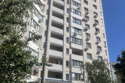 Двокімнатна квартира, загальною площею 63,40 кв.м., житловою площею 29,80 кв.м., за адресою: м. Київ, вул.Радунська, 7, кв. 76