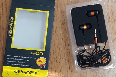 Навушники в упаковці з написом "Hi-Fi MP AWEI ES-q3", в робочому стані