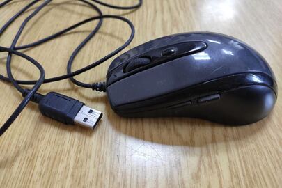 Комп’ютерна мишка А4TECH чорного з сірим кольору в непрацюючому стані