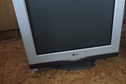 Комп'ютерний монітор фірми LG сірого кольору
