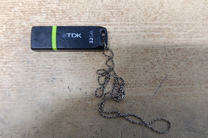 Конфіскація майна за рішенням суду: флеш накопичувач TDK 32gb, стан б/в