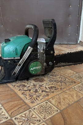 Конфіскація майна за виконавчим листом: бензопила чорно-зеленого кольору, марки "APRO", б/в