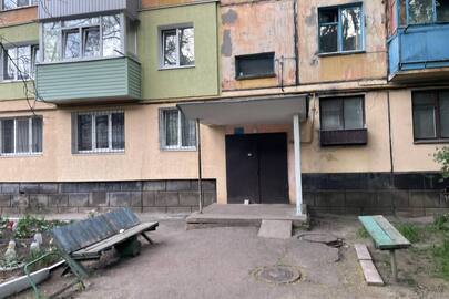 Трикімнатна квартира загальною площею 47,7 кв. м., за адресою: Дніпропетровська обл., м. Кривий Ріг, вул.Сергія Гладуши (Карбишева), буд. 14, кв. 13
