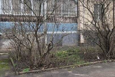 1/3 частина трикімнатної квартири, загальною площею 71,3 кв. м., за адресою: Дніпропетровська обл., м. Кривий Ріг, мікрорайон 5й Зарічний, буд. 79, кв. 138