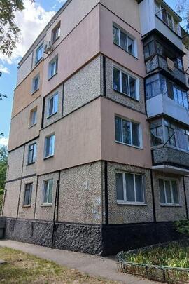 Чотирикімнатна квартира загальною площею 60.2 кв. м., за адресою: Дніпропетровська обл., м. Кривий Ріг, вул. Кропивницького буд. 67, кв. 2