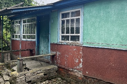 Житловий будинок садибного типу, загальною площею 74,4 кв. м, за адресою: Чернігівська обл., Корюківський р. с. Семенівка, вул. Дружби, буд. 5