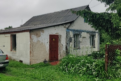 Домоволодіння, загальною площею 43,30 кв. м та земельна ділянка к/н 3221983901:01:014:0005, площею 0,23 га, за адресою: Київська обл., Броварський р-н, с. Мала Березанка, вул. В. Савицької, буд. 8