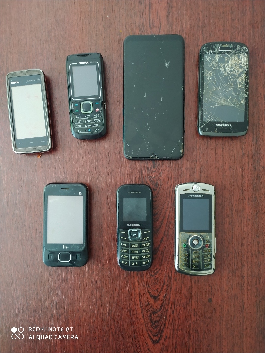 Мобільні телефони, б/в, в кількості 7 шт.