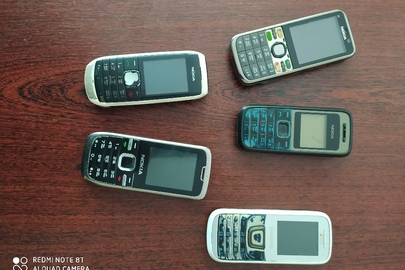 Мобільні телефони в кількості 5 шт, б/в