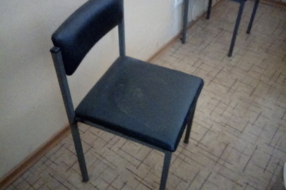 Офісний стілець чорного кольору, б/в