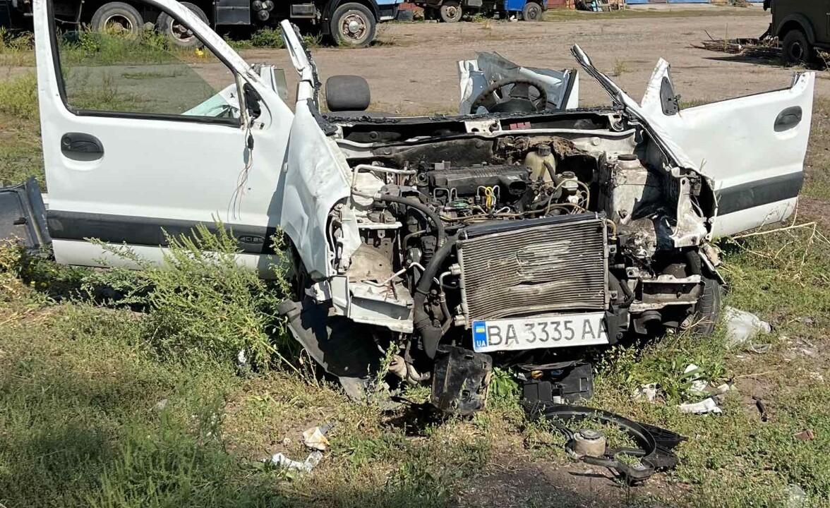 Колісний транспортний засіб, марка: RENAULT, модель: KANGOO, категорія: ВАНТАЖНИЙ, колір: БІЛИЙ, рік виробництва: 2007, реєстраційний номер ВА3335АА, VIN/номер шасі (кузова, рами): VF1FC1EAF37513995, номер кузова: VF1FC1EAF37513995