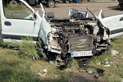 Колісний транспортний засіб, марка: RENAULT, модель: KANGOO, категорія: ВАНТАЖНИЙ, колір: БІЛИЙ, рік виробництва: 2007, реєстраційний номер ВА3335АА, VIN/номер шасі (кузова, рами): VF1FC1EAF37513995, номер кузова: VF1FC1EAF37513995