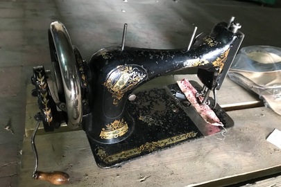 Митний конфіскат. Швейна машина SINGER, заводський №: J287820, без футляру, 1920-1930 років