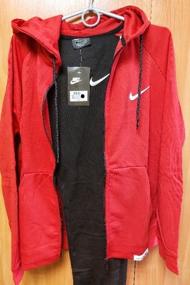 Спортивний костюм, т/м «Nike» колір червоний (кофта червоного кольору, штани чорного кольору) розмір – L, новий