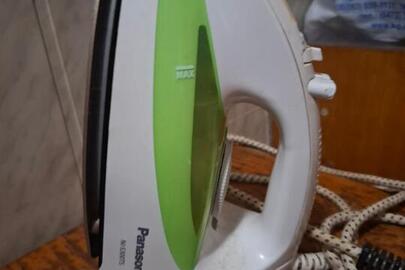 Праска Panasonic, із зеленою смужкою посередині, стан б/в, у кількості 1 шт.