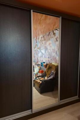 Шафа-купе на 3 відділення, стан б/в, у кількості 1 шт.