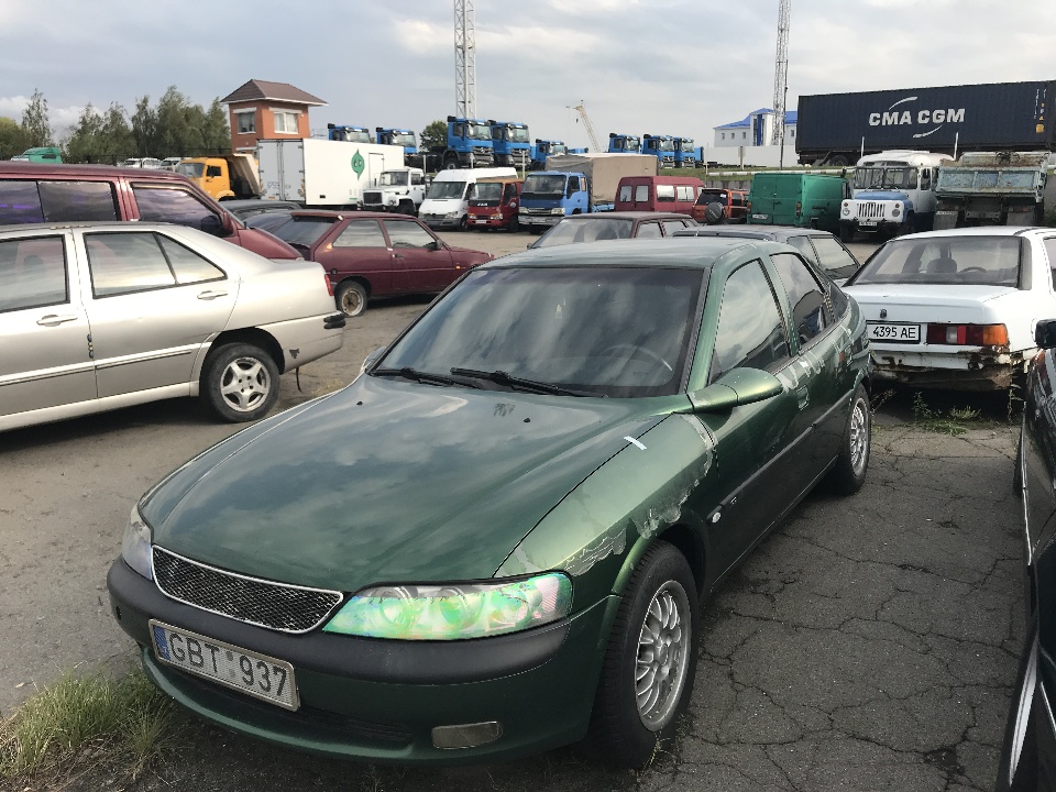 Колісний транспортний засіб Opel Vectra, 1997 року випуску, VIN WOL000038V5175828, зеленого кольору, номерний знак GBT937 (НЕРОЗМИТНЕНИЙ)