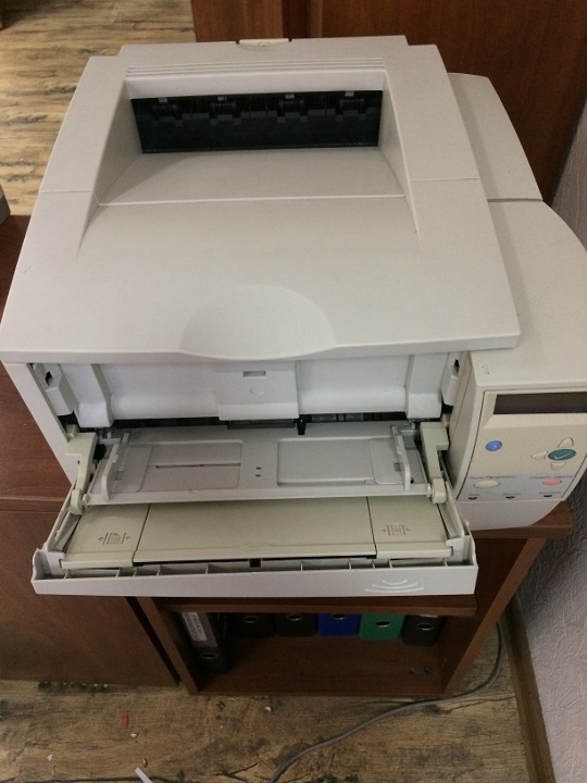 Принтер НР 2300