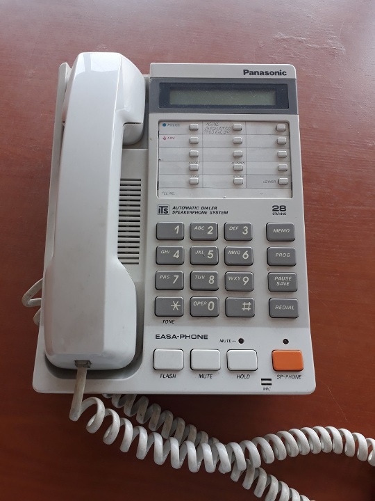 Стаціонарний телефон марки Panasonic EASA-PHONE model-NO.KXT2365