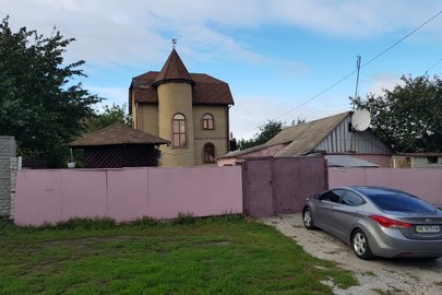 Домоволодіння: житловий будинок літ. А-1 загальною площею 32,9 кв.м.,  житловий будинок літ. З-2 (47% готовності) з господарчими будівлями та спорудами за адресою: Дніпропетровська обл., м.Дніпро, вул. Сонячногірська, 6