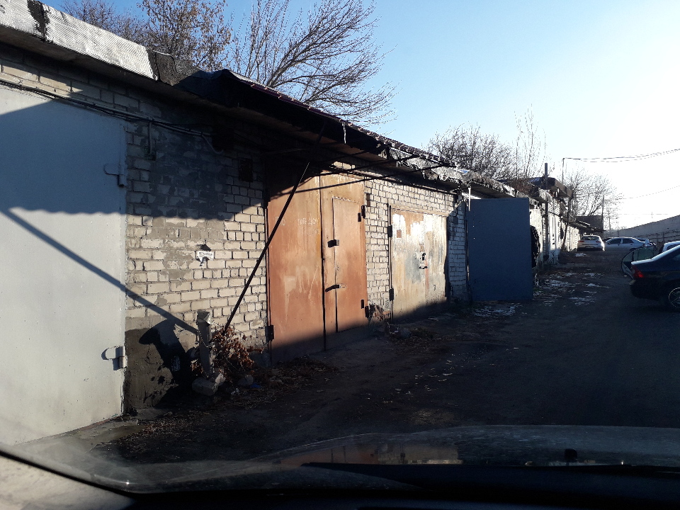 1/2 частина гаражу №1315 площею 30,8 кв.м. з підвалом загальною площею 30,0 кв.м. в ГК Лоцманський за адресою: Дніпропетровська обл., м.Дніпро, вул. Дальня
