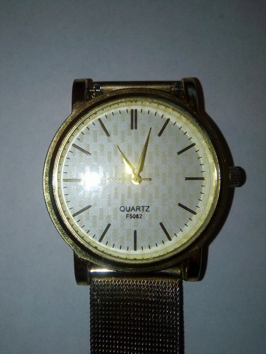 Наручний годинник Quartz F5082