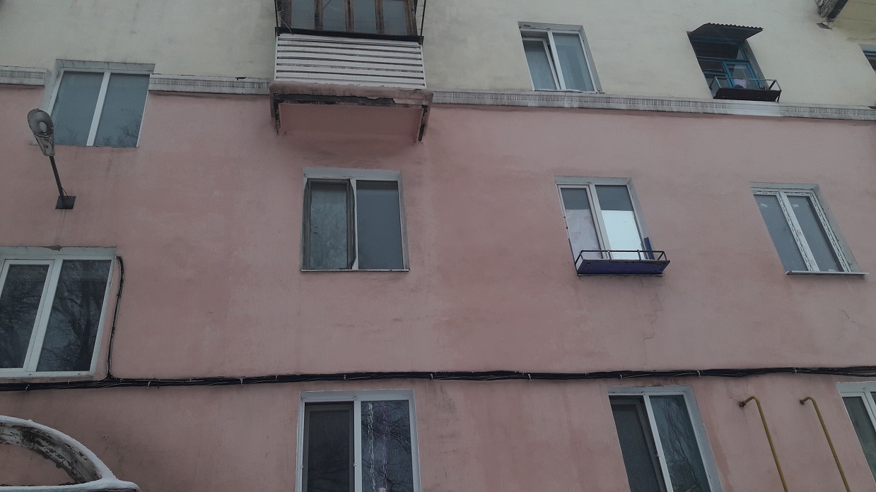 1/3 частина двокімнатної квартири загальною площею 46,7 кв.м. за адресою: Донецька обл., м.Маріуполь, пр. Перемоги, буд. 32/42, кв. 20
