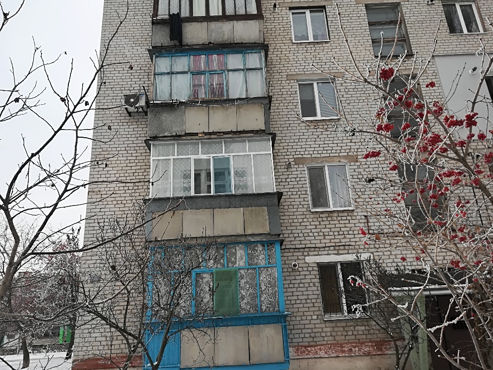 1/2 частина двокімнатної квартири загальною площею 40,0 кв.м. за адресою: Дніпропетровська обл., м. Вільногірськ, бульвар Миру, буд. 9А, кв. 9
