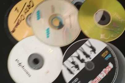 Збірник дисків DVD R із записом фільмів різних жанрів у коробці, кількість - 11 шт.