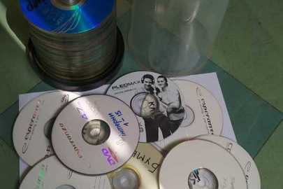 Збірник дисків DVD R із записом фільмів різних жанрів у коробці, кількість - 100 шт.