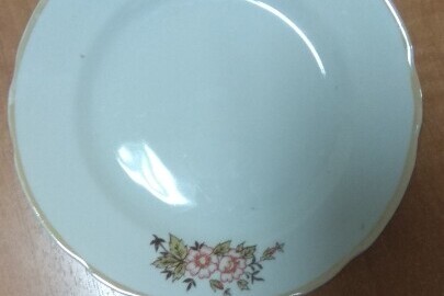 Тарілка столова білого кольору з візерунком "Квіти"