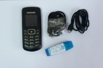 Мобільний телефон марки Samsung, зарядні пристрої до мобільних телефонів у кількості 2 шт., флеш-накопичувач  марки "Kingston" 16 GB