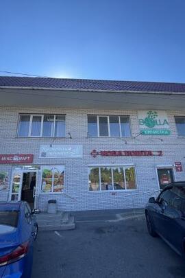 1/2 нежитлової будівлі заг. пл. 304,4 кв. м., РНОНМ: 2265532231 та 1/2 зем.ділянки, К/Н: 3223155400:05:071:0032, РНОНМ: 2332332231, пл. 0,1514 га, адреса: Київська обл. Обухівський р., смт. Козин, вул. Лісна, 1