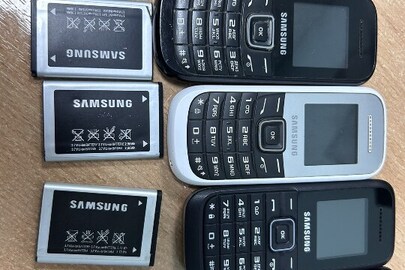 Конфісковане майно за рішенням суду: мобільнІ телефони «Samsung»  у кількості 5 шт., б/в