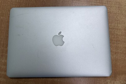Конфісковане майно за рішенням суду: ноутбук  AppleSerial:CO2MLM9YG086 пароль: 1111 та зарядний пристрій до нього, б/в