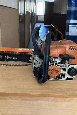 Конфіскація майна згідно рішення суду:бензопила марки "Stihl" помаранчевого кольору б/в.