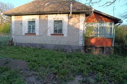 Житловий будинок з господарськими будівлями, загальною площею 69,9 кв. м, житловою площею 48,6 кв. м., що знаходиться за адресою: Хмельницька область, Хмельницький район, Городоцька ТГ, с. Підлісний Олексинець, вул. Шевченка,19