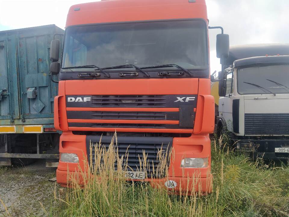 Сідловий тягач DAF 95 XF 430, 2005 року випуску, реєстраційний номер ВМ2182АЕ, номер кузова (шасі) №XLRTE47XS0E705684