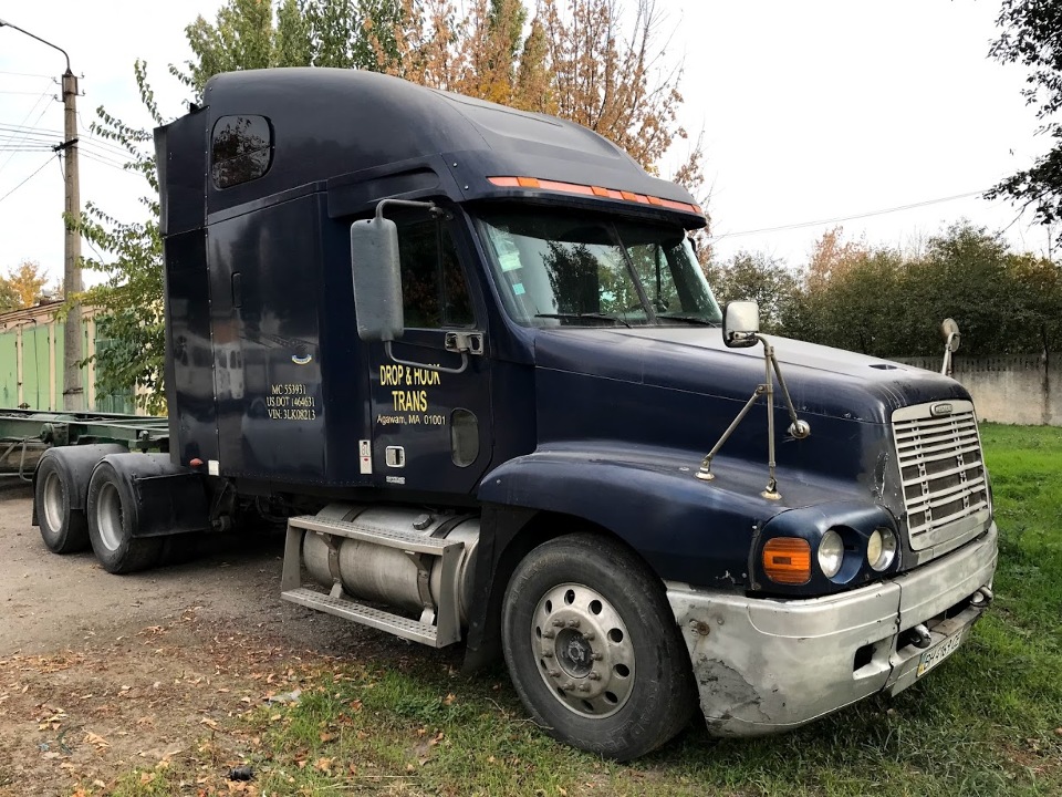 Вантажний сідловий тягач FREIGHTLINER ST2, 2003 року випуску, ДНЗ ВН4169СЕ, номер кузову: 1FUJBBCG53LK08213