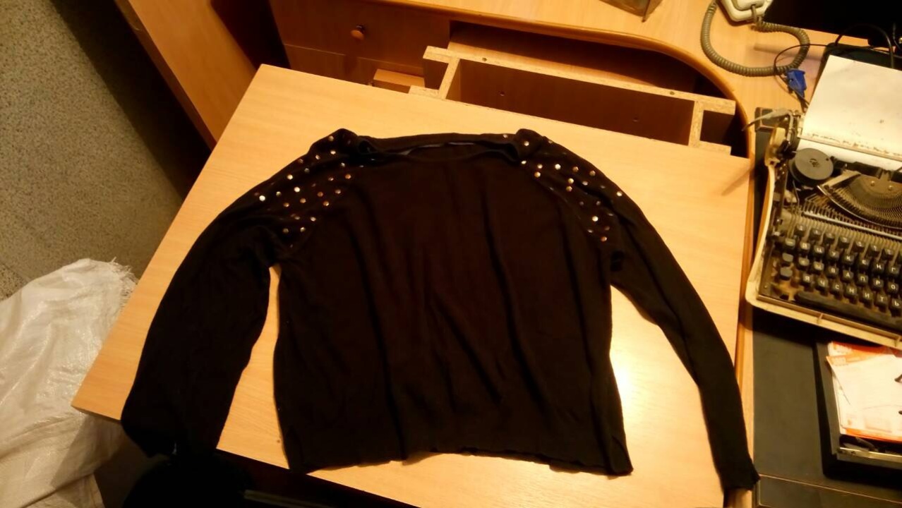 Светри жіночі «Fen Ni» - 3шт.; светри чоловічі «Sbeet» - 4 шт.; джемпер чоловічий «Trun Brother» - 1 шт.; джемпер жіночий «Oz g ma» - 2шт.; джемпер жіночий «Gorrs» - 1шт.