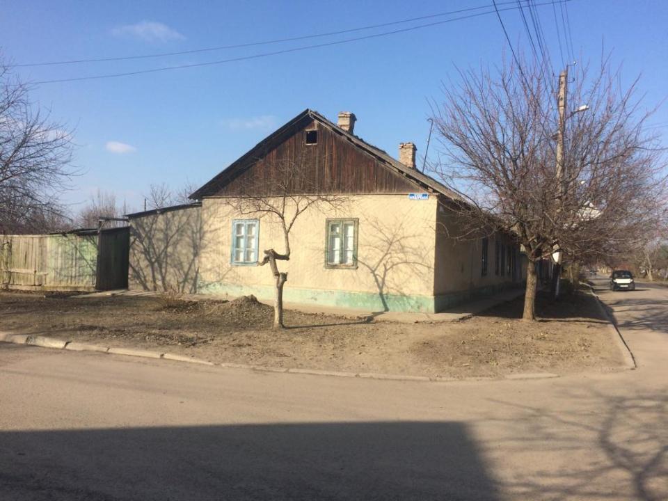 5/12 частин житлового будинку загальною площею 86,4 кв.м. та 1/2 частина земельної ділянки загальною площею 0,067 га, кадастровий номер: 5110600000:01:035:0135, за адресою: Одеська обл., м. Ізмаїл, вул. Бендерська, № 97
