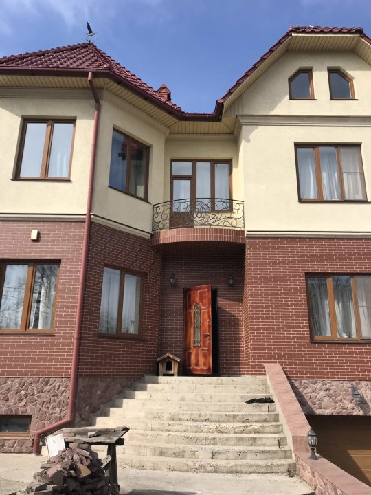 Житловий будинок з господарчими будівлями і спорудами площею 347,8 кв.м. та земельна ділянка площею 0,0408 га, кадастровий номер: 5110136900:43:007:0005, за адресою: м.Одеса, вул. Дача Ковалевського, 80