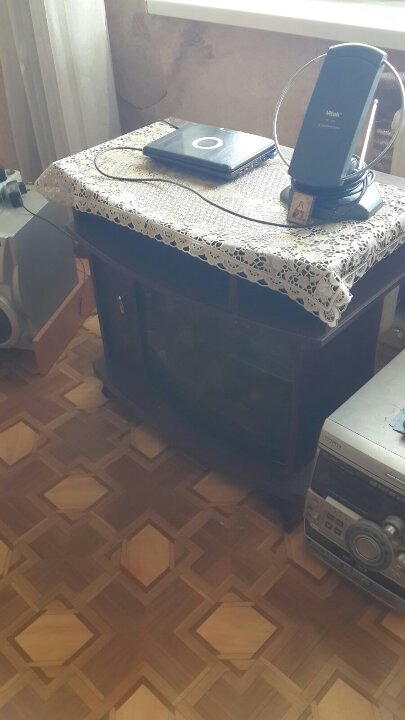 Тумба під телевізор зі скляними дверцятами коричневого кольору, 1 од, б/в 