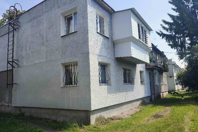 1/2 частка двокімнатної квартири загальною площею 43.7 кв.м., житловою площею 32.9 кв.м. за адресою: Львівська обл., Сокальський р., м. Сокаль, вулиця Шептицького, буд. 167, кв. 1