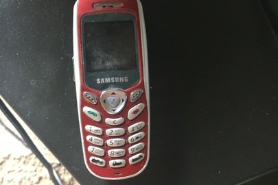 Мобільний телефон "SAMSUNG С200",  червоного кольору