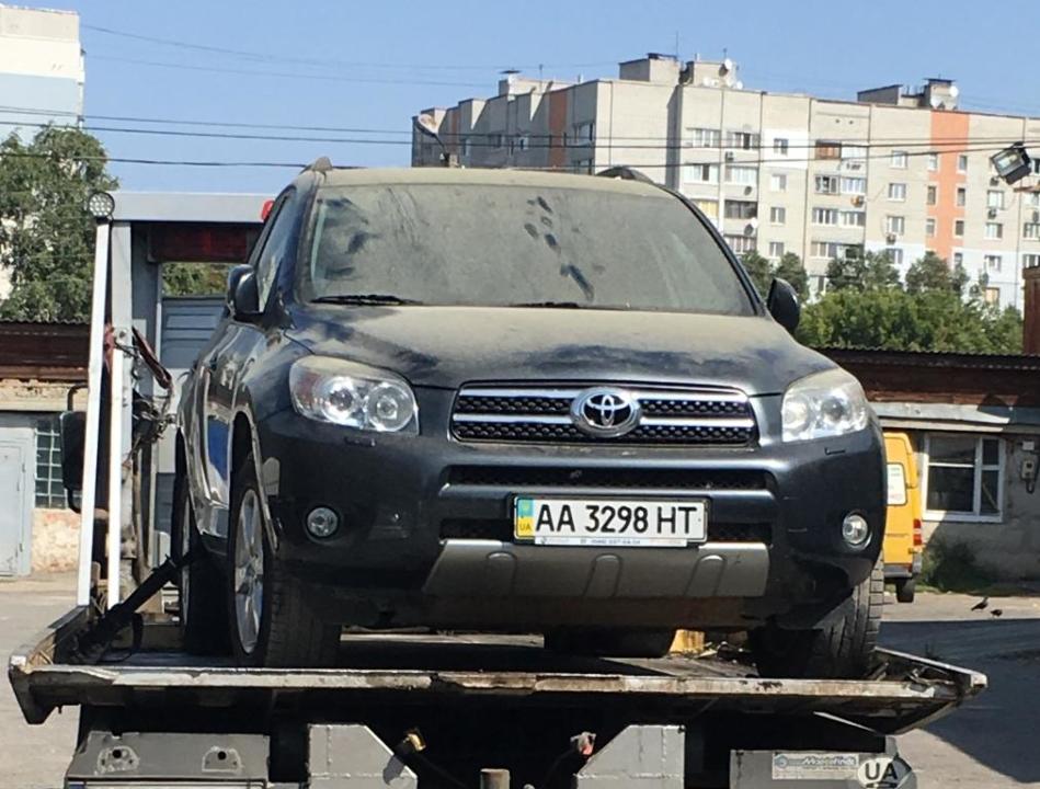 Автомобіль TOYOTA RAV 4, 2008 року випуску, державний номер АА3298НТ,номер кузову JTMBH31V506079305